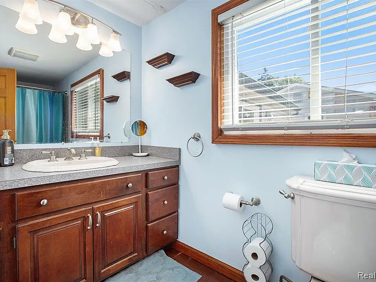 2752 Dashwood Dr — Photo 9