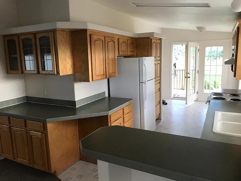 3147 NW 11th Ave — Photo 8