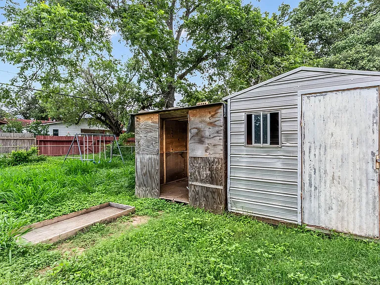 218 E Villaret Blvd — Photo 18