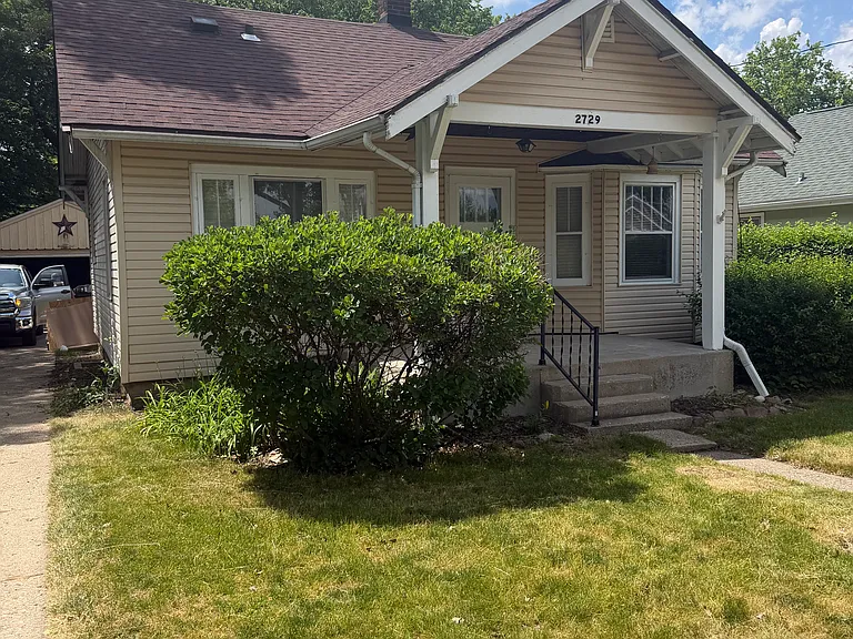 2729 Horton St — Photo 3