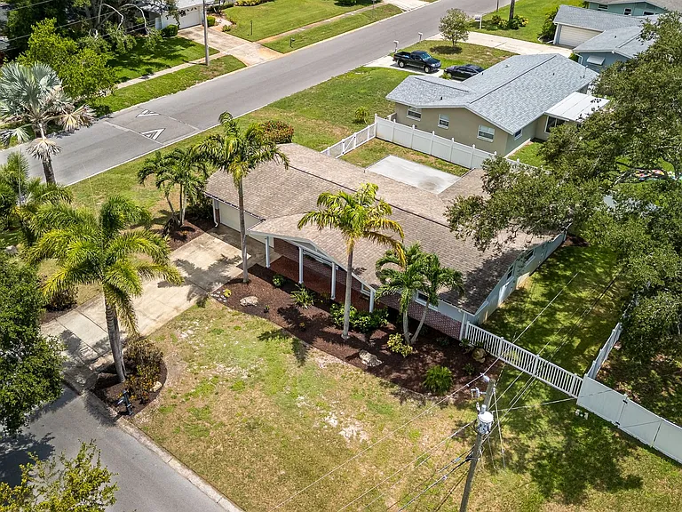 1661 Algonquin Dr — Photo 26