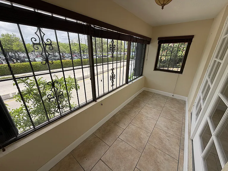 1611 NW 14th Ave #U — Photo 3