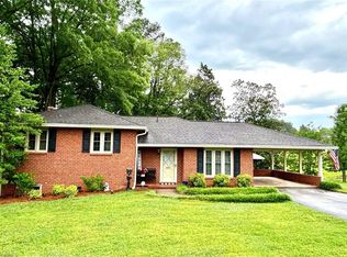 831 Sunset Dr, Pilot Mtn, NC 27041
