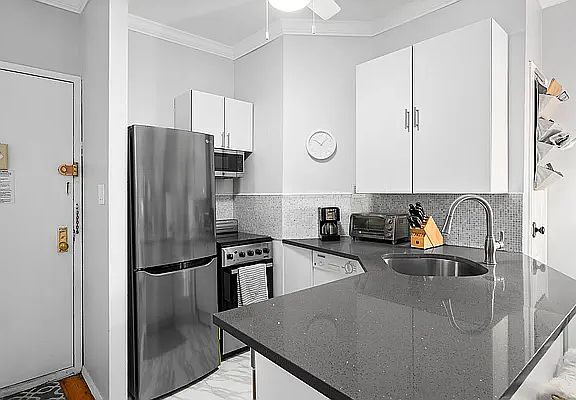 3rd image of 160 E 91st St APT 3-I