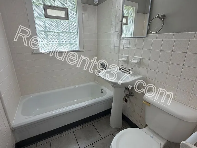 1143 Blakley Dr — Photo 8