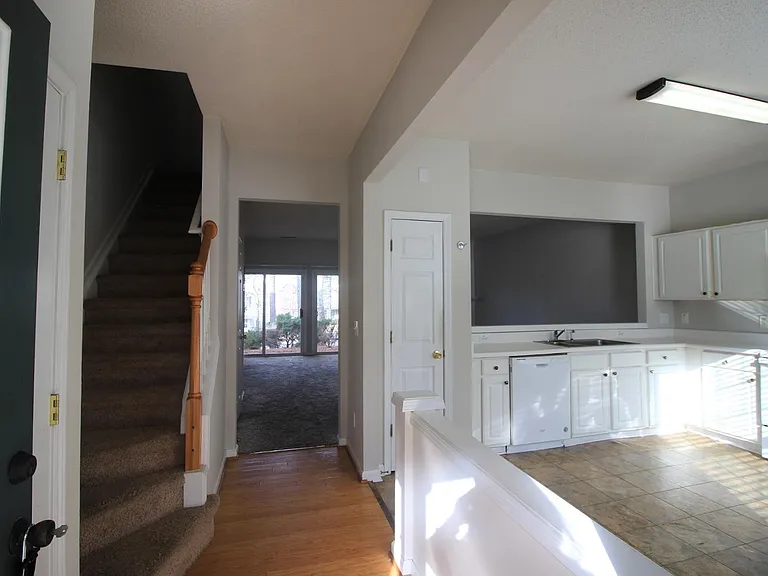 205 Canyon Lake Cir — Photo 2