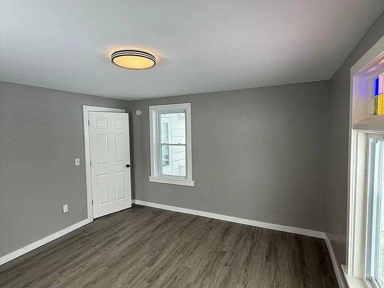 276 E Chicago Blvd — Photo 8