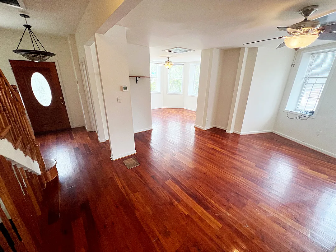 1131 8th St NE — Photo 3