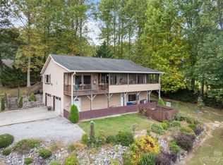 81 Chestnut Ln, Hendersonville, NC 28792