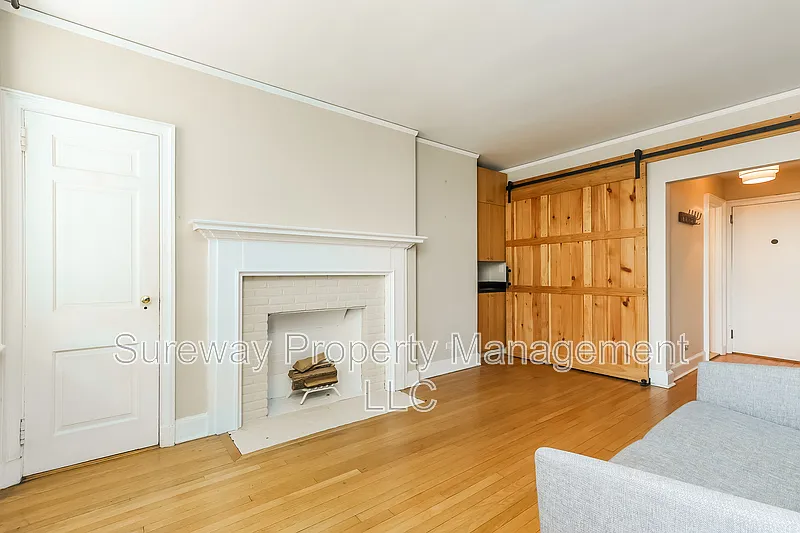 Building Photo - 44 Nassau St #H