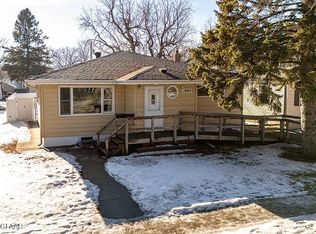1805 5th Ave N, Grand Forks, ND 58203