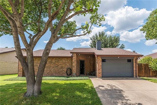 1st image of 304 Kalmia Dr