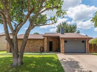 304 Kalmia Dr, Arlington, TX 76018
