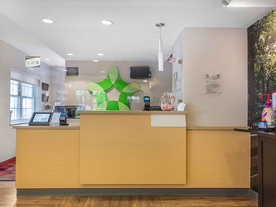 Lobby and Guest Check-in