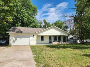 1824 SW Fairlawn Rd, Topeka, KS 66604