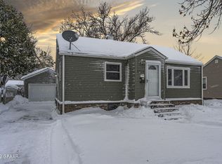 1815 7th Ave N, Grand Forks, ND 58203