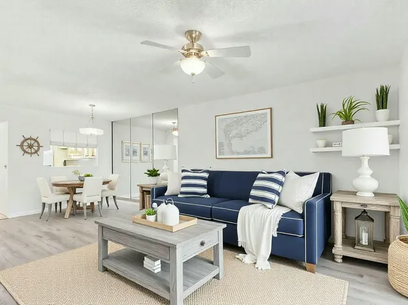 7185 Golf Colony Court #206, Lake Worth, FL 33467