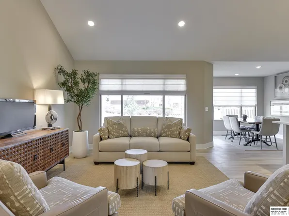 19914 Piney Creek Dr, Elkhorn, NE 68022