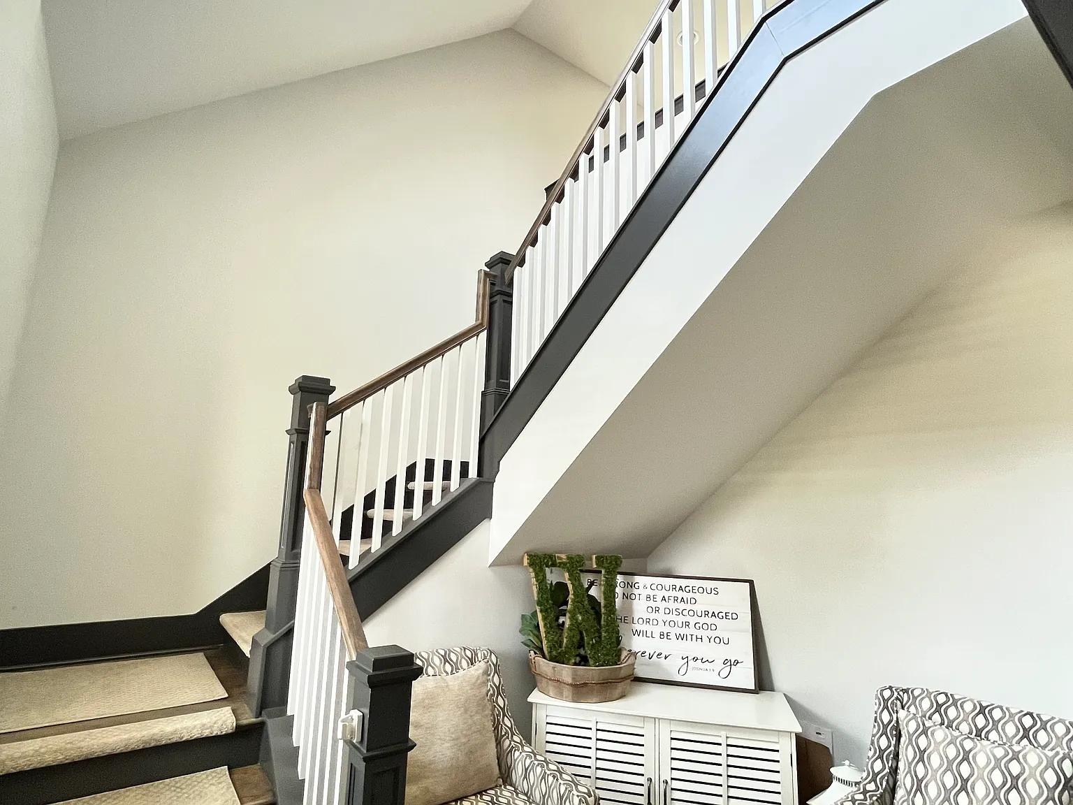 5 bed, 3534 sqft, $6,195 — Photo 2