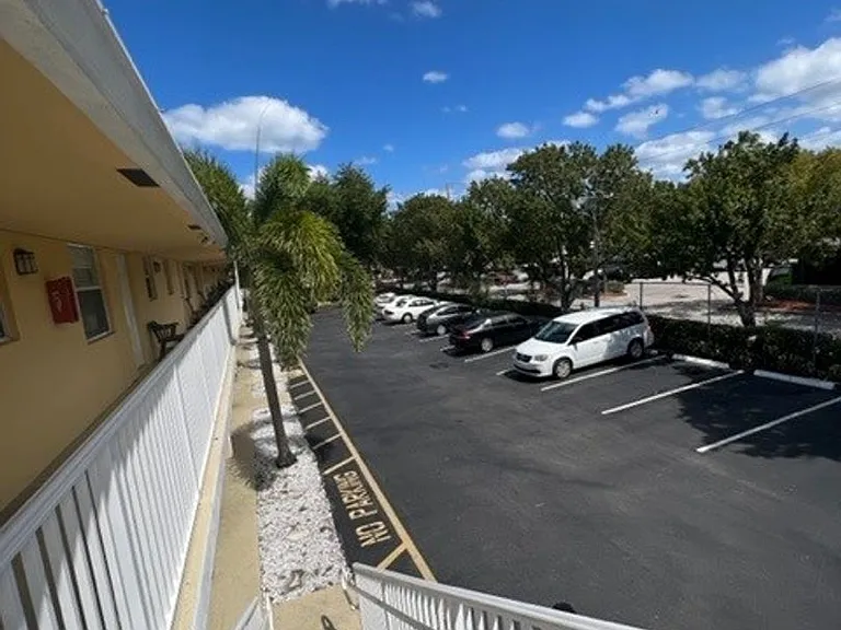 2640 NE 8th Ave — Photo 7