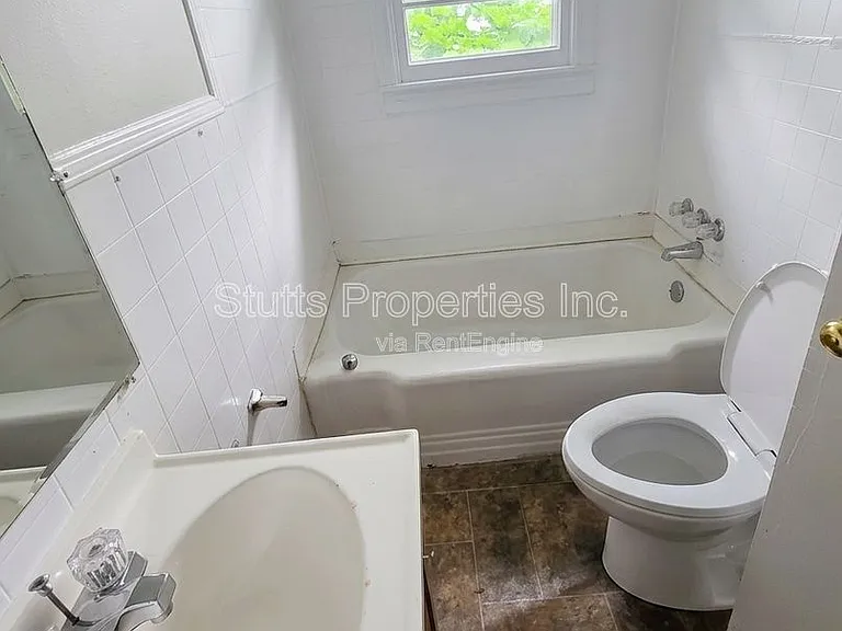 401 1st St #A — Photo 3