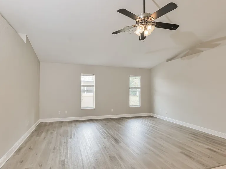 1110 SE 20th Ct — Photo 7