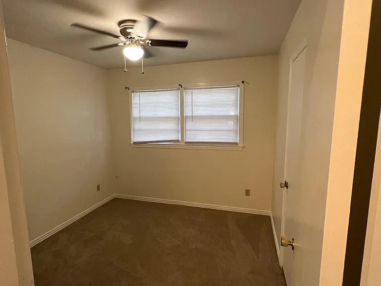 218 Glen Oaks Rd — Photo 6