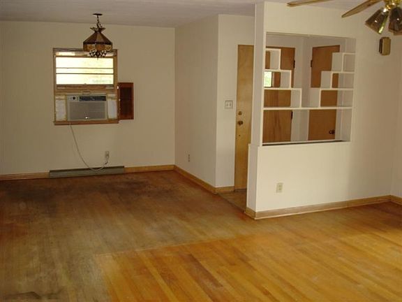 4th image of 1850 W Ogden Cir