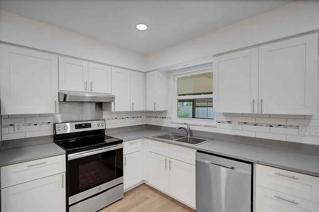 3 bed, 2.0 bath, 1464 sqft, $3,200 — Photo 4