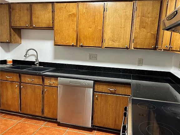 3rd image of 6540 Coveview Ct