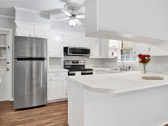 3rd image of 5859 Chalet Dr N