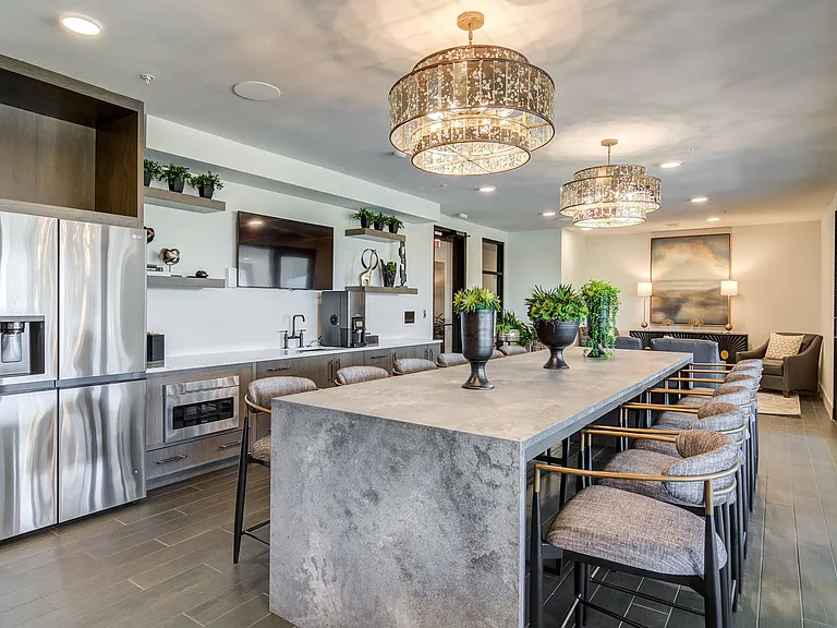 The Tomlin Luxury Apartments — Photo 8