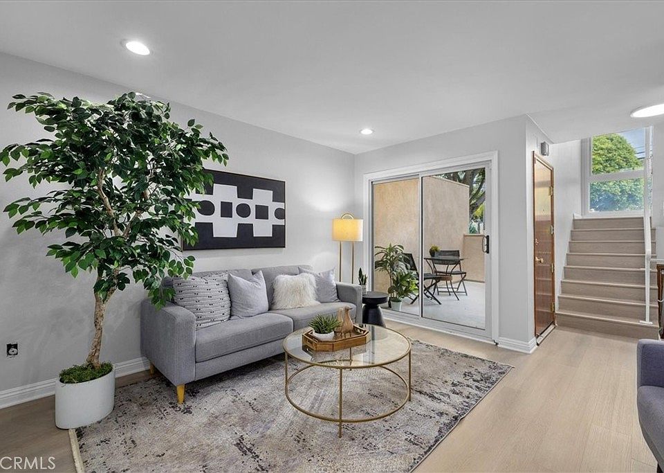 1st image of 650 E Nutwood St APT 6