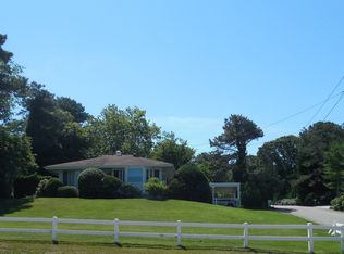 3 Windmill Ln, Hampton Bays, NY 11946