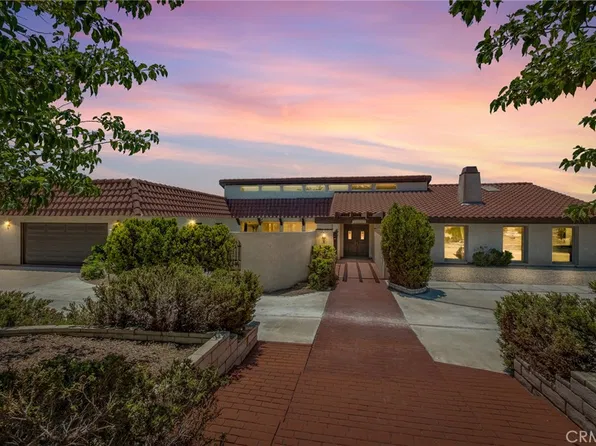 19585 Crest Dr, Apple Valley, CA 92307