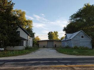 6827 W Donges Bay Rd, Mequon, WI 53092