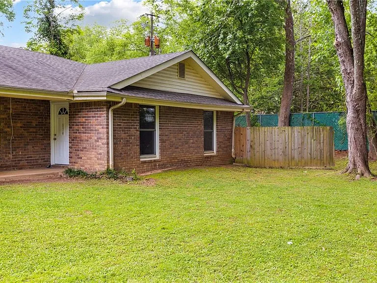 834 Wilson Cir SW — Photo 9