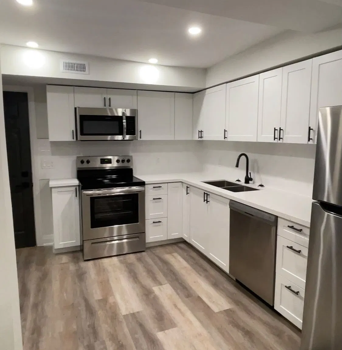 999 Cannon St E — Photo 1