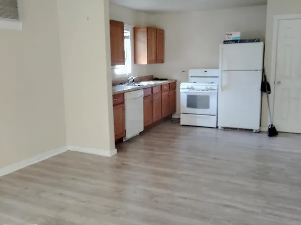 140 W Darby St, Bridge City, TX 77611