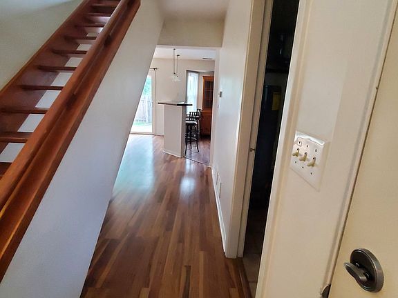 2nd image of 1422 Sherwood Ct #1422