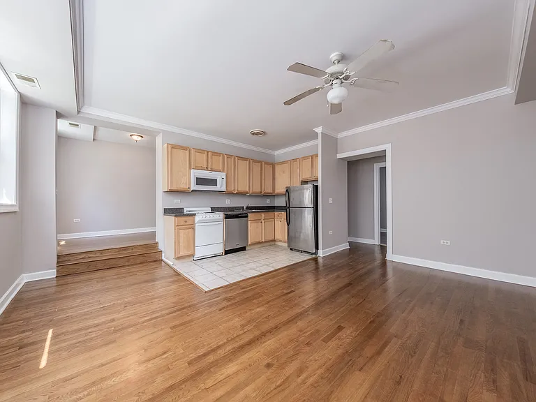 738 w Briar — Photo 19