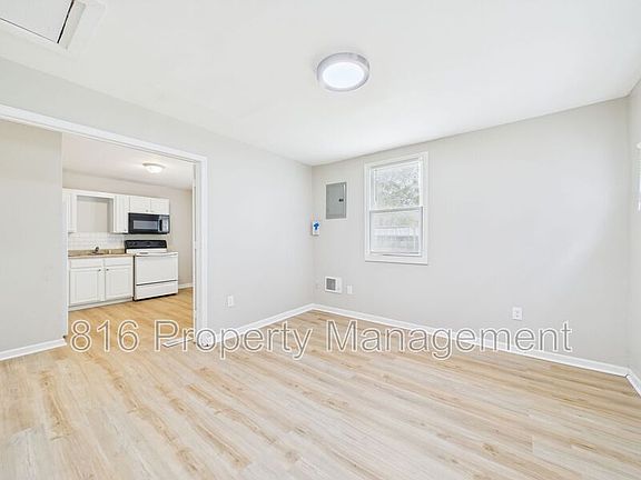 3rd image of 8704 E 92nd Ter