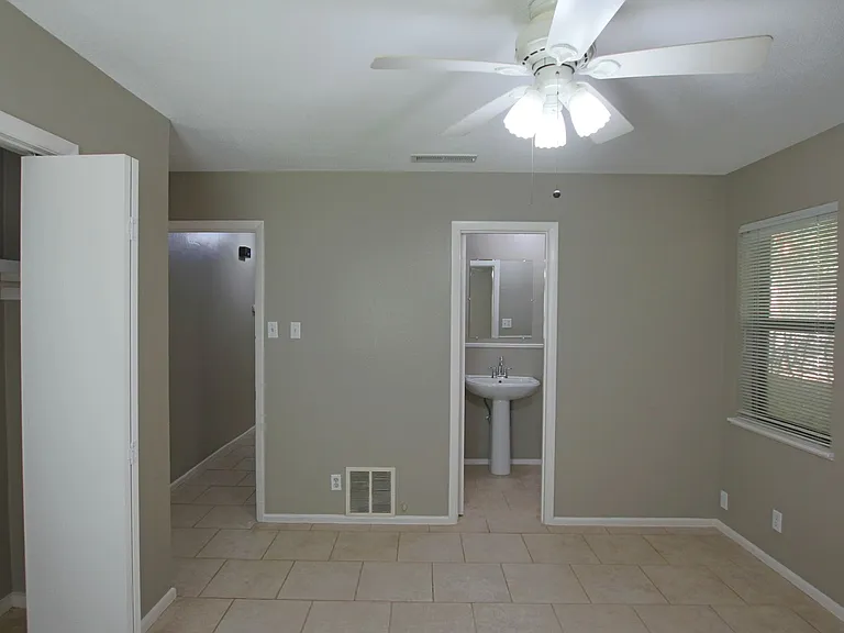 2725 Amy Ln — Photo 18