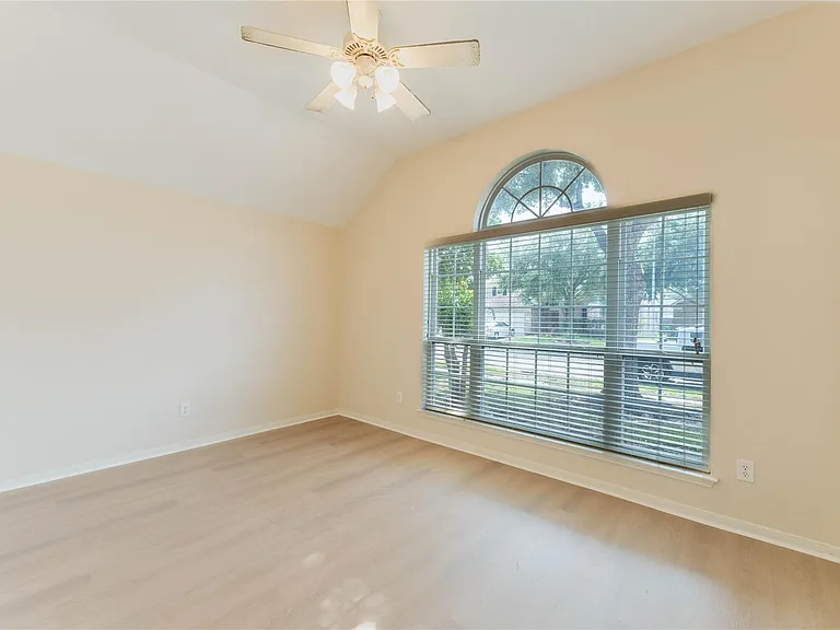15334 Redbud Dale Ct — Photo 10
