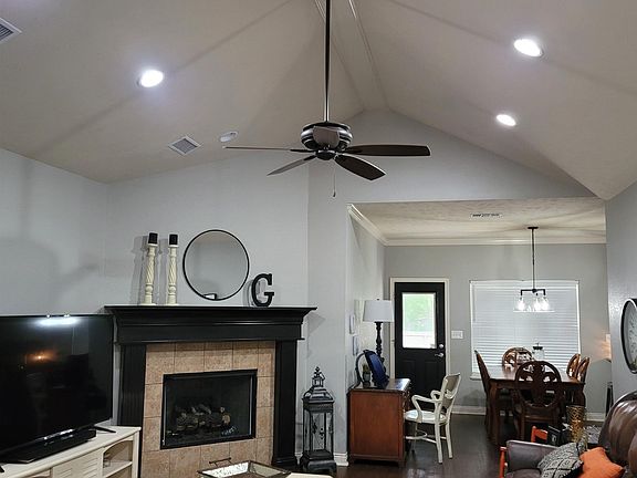 3rd image of 84 Silverhill Dr