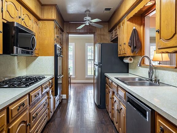 4th image of 1109 Joanna Cir