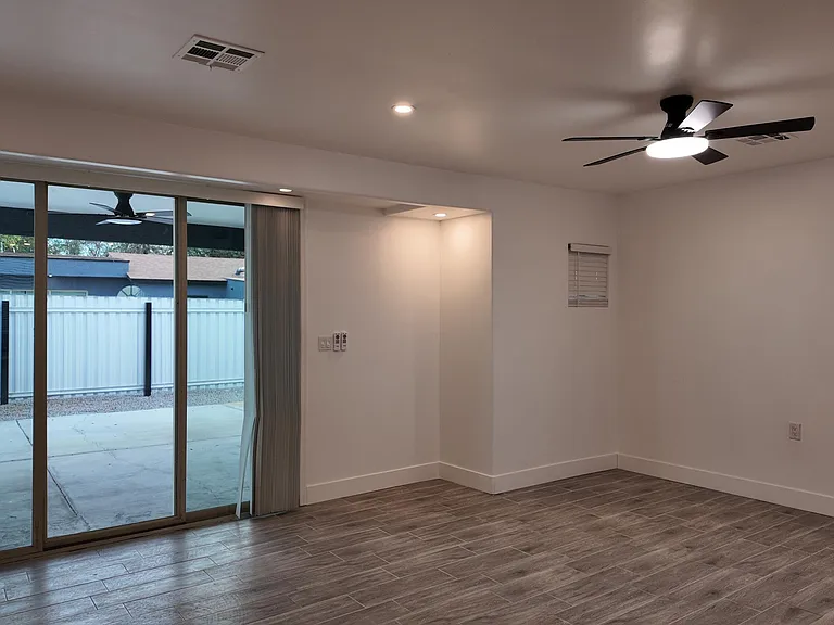 1109 W Broadway Rd #A — Photo 5