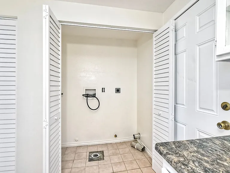 1252 Soria Gln — Photo 34