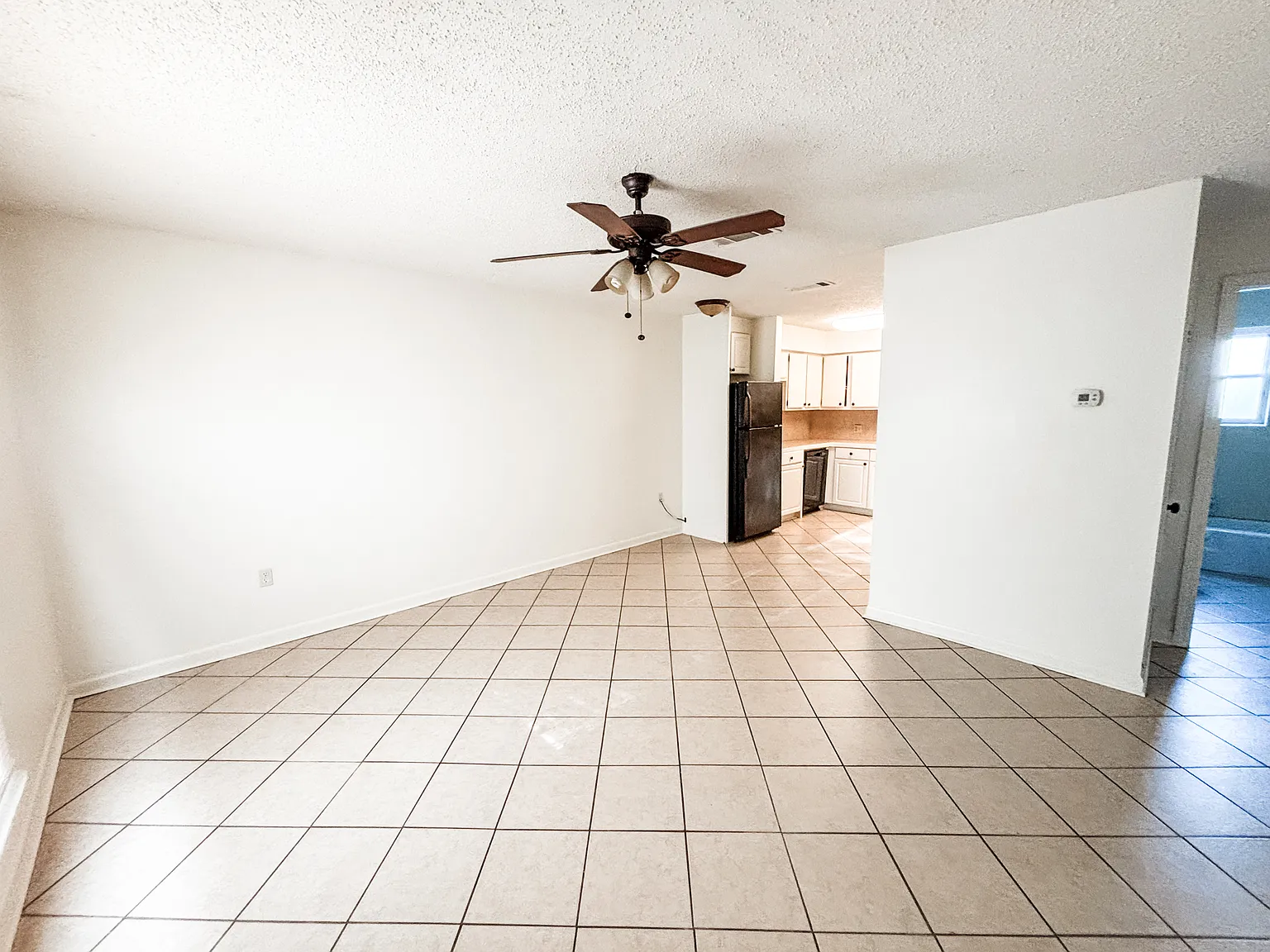 2 bed, 1000 sqft, $1,050 — Photo 1