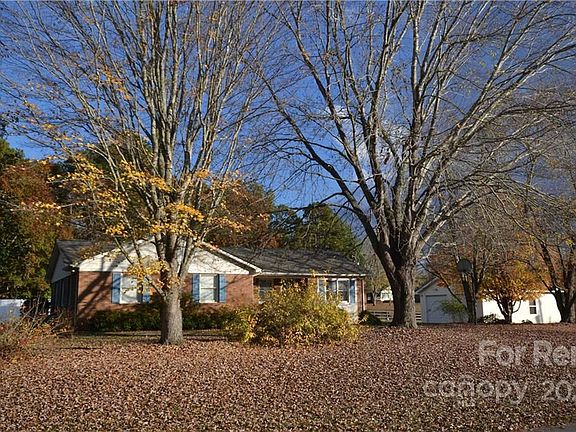 3rd image of 2809 Leisure Dr